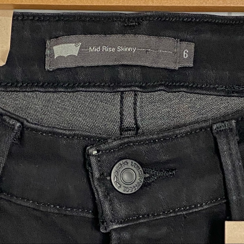 Levi's Mid Rise Skinny Jeans Size 6 Short W28 L30 Black Wash Denim - Picture 6 of 8